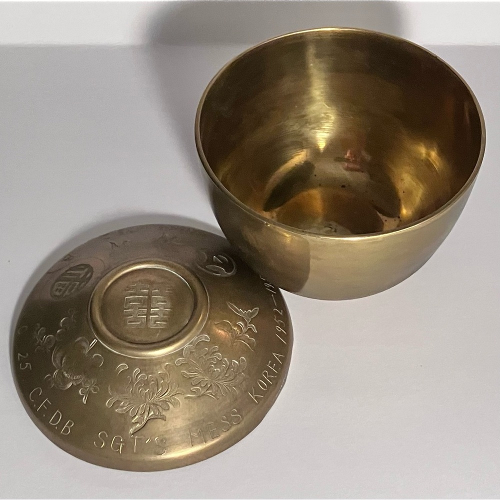 KOREAN WAR Etched Presentation BRASS RICE BOWL / No 25 C.F.D.B. Sergeant’s Mess